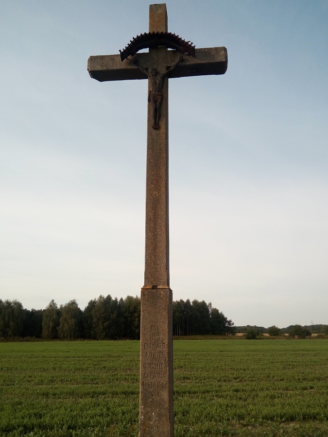 krzyż w polu