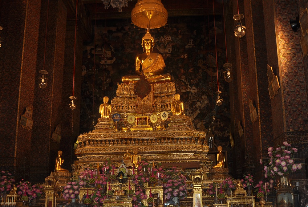 świątynia Phra Ubosot w Bangkoku- wnętrze