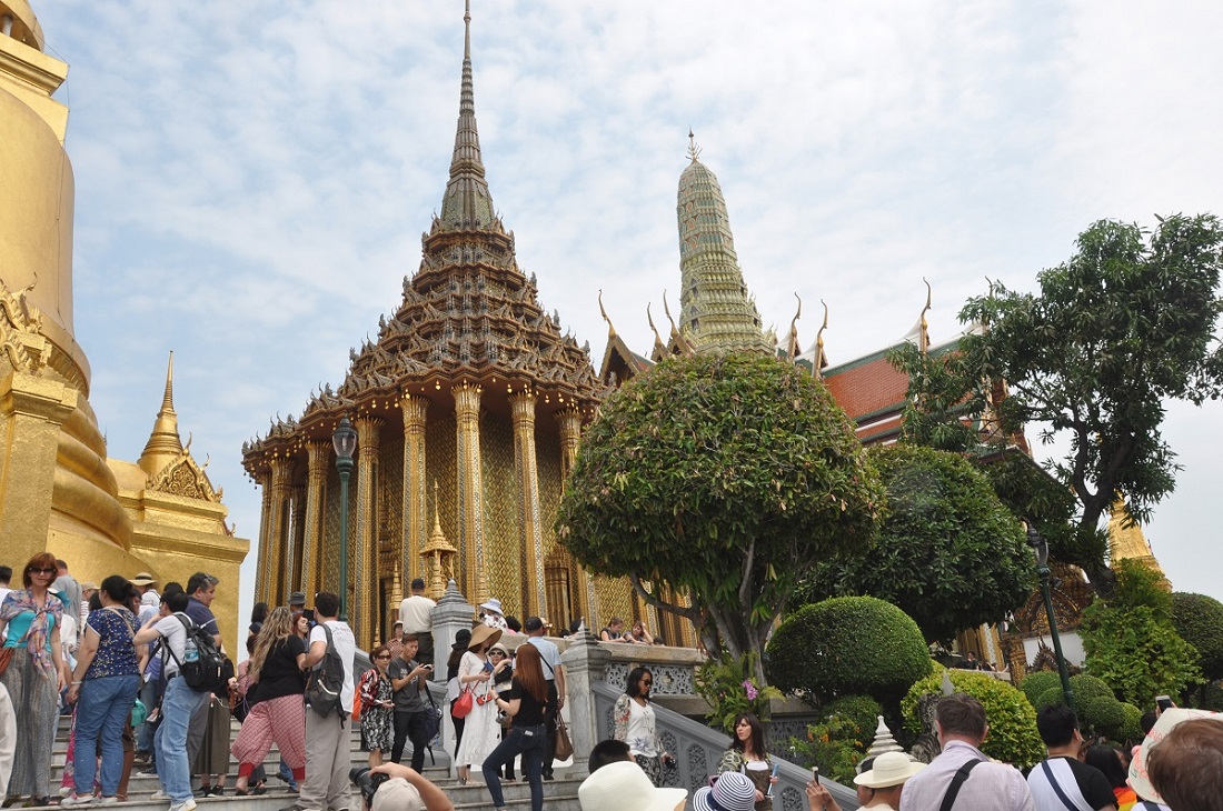 na tarasie Wat Phra Kaeo
