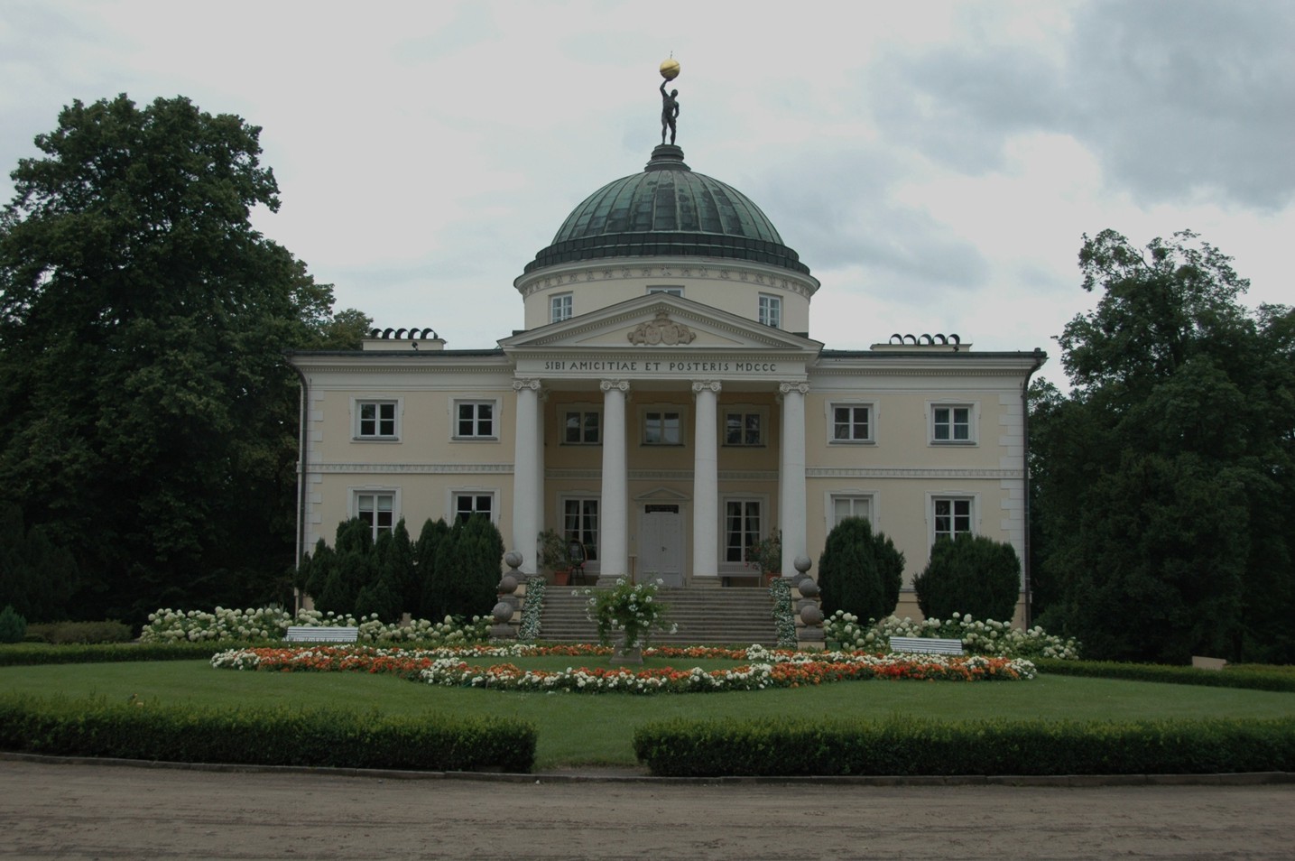 Pałac w Lubostroniu