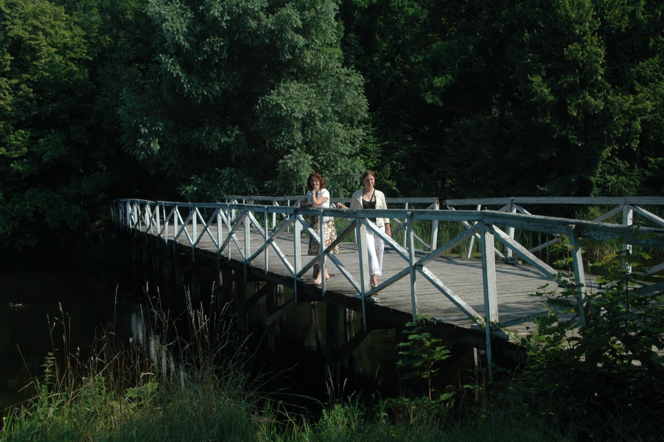 Czerniejewo - Na mostku w parku