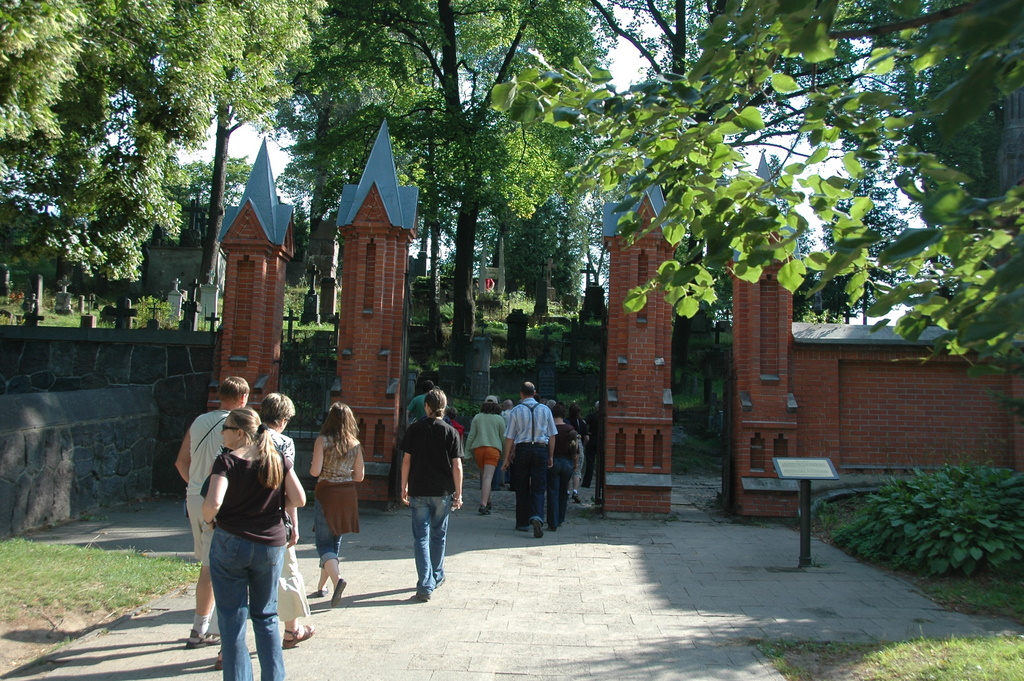 Wycieczka na cmentarz na Rossie