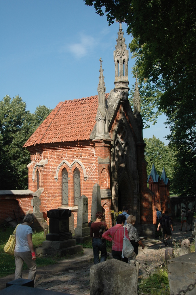 Kapliczka na cmentarzu na Rossie