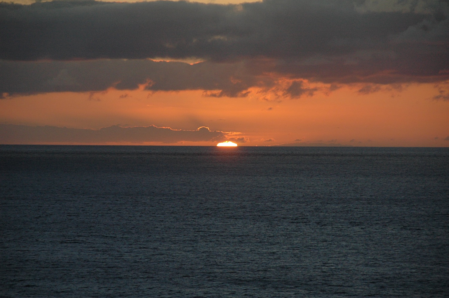 wschód słońca nad oceanem