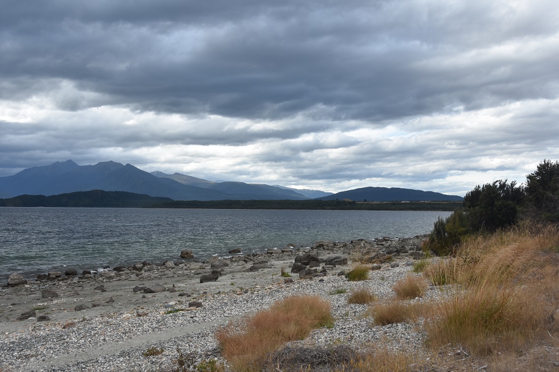 jezioro Manapouri w Nowej Zelandii