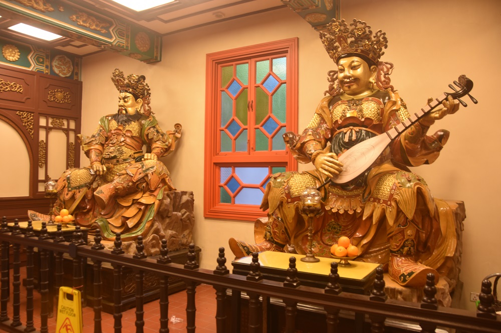 rzeźby w klasztorze Po Lin