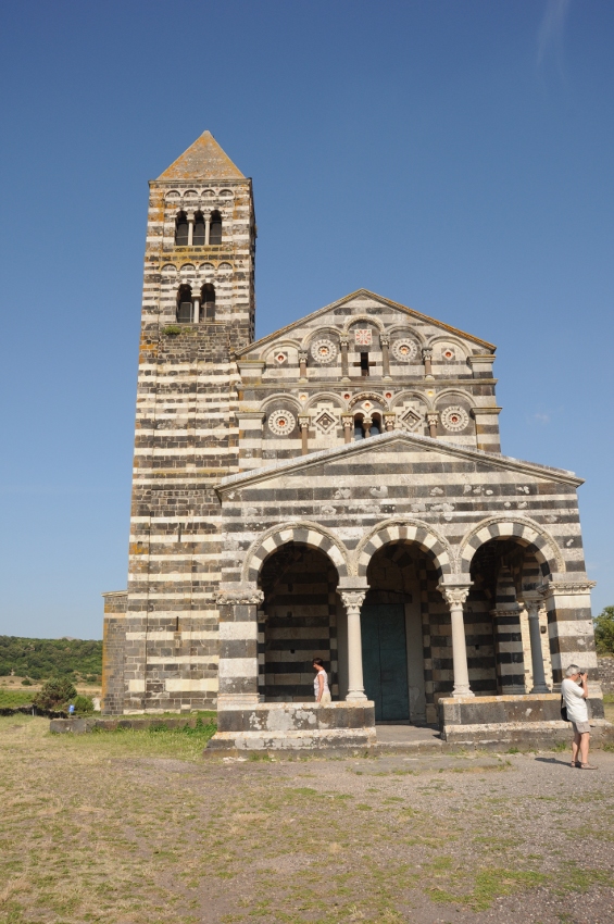 Sardynia - kościół w stylu romańsko-pizańskiem