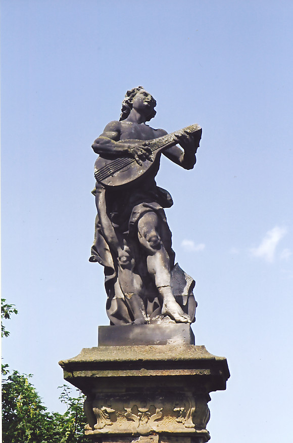 zdjęcie posągu w Książu