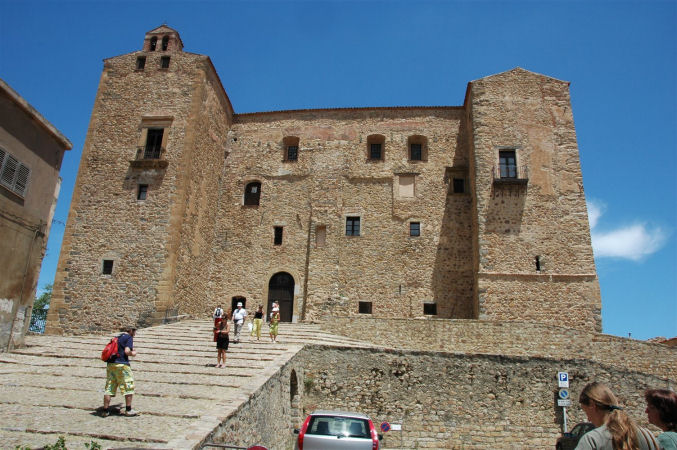 Średniowieczny zamek w Castebueno