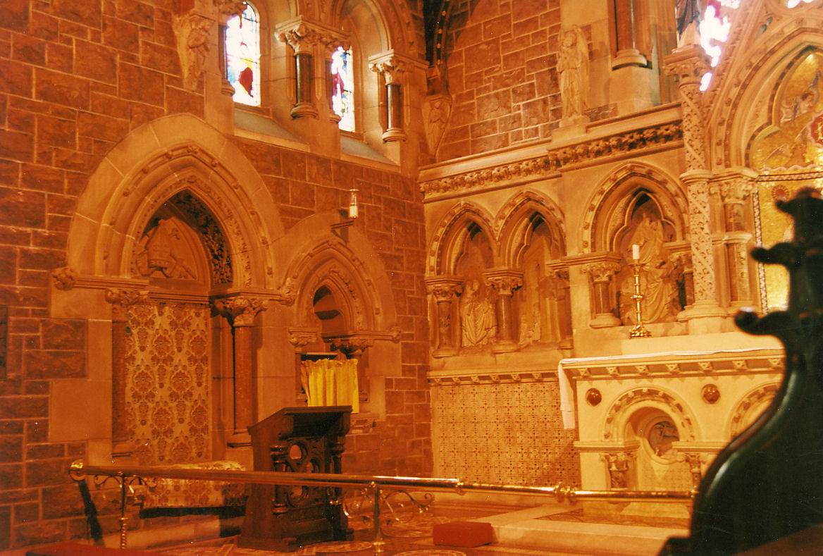 fotografia średniowiecznego kościoła