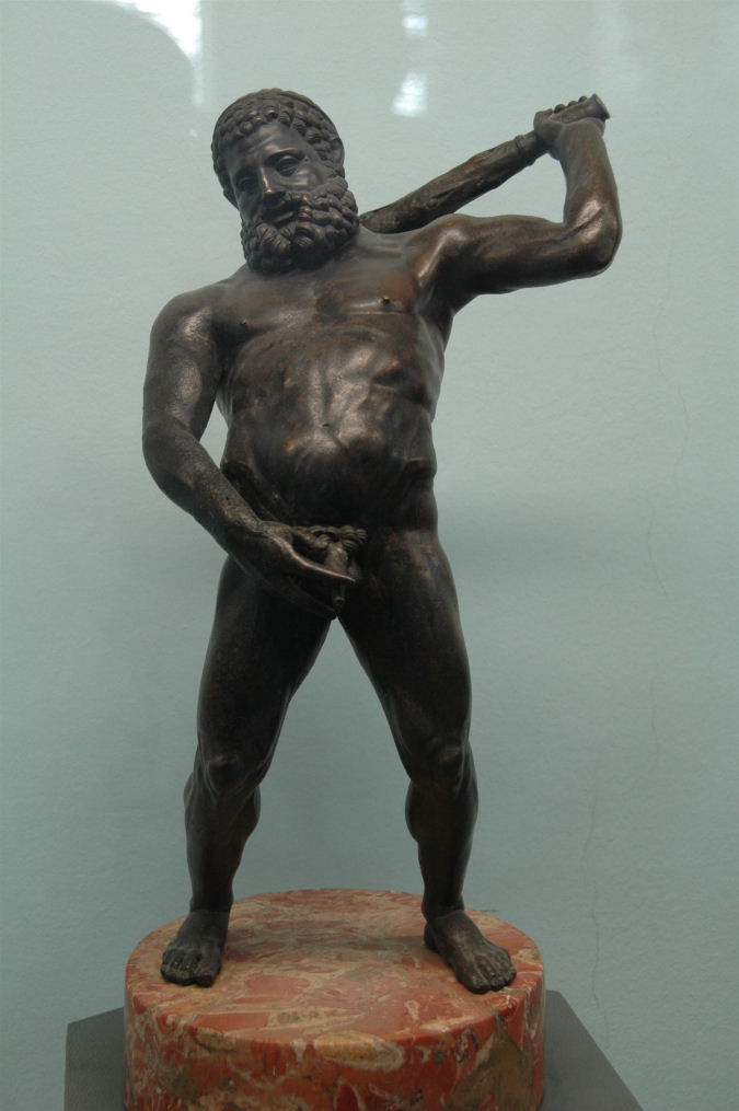 rzeźba - sikający Herkules