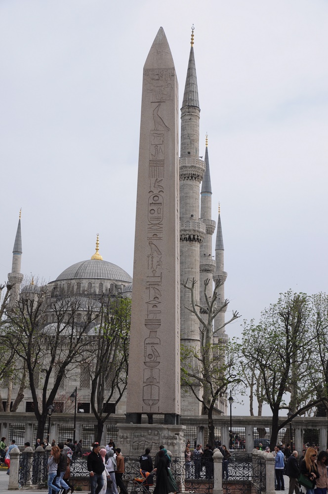 minarety i obelisk