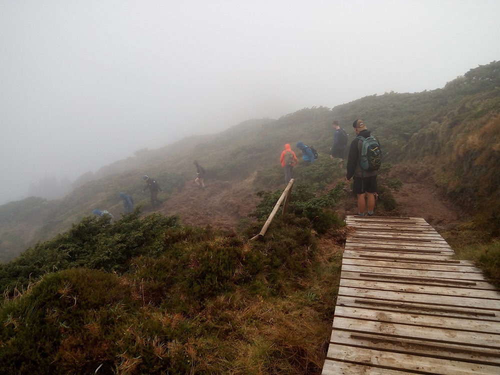 Azory - mgła w czasie trekkingu