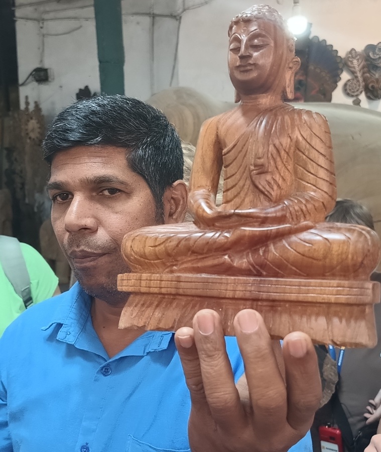drewniany Budda