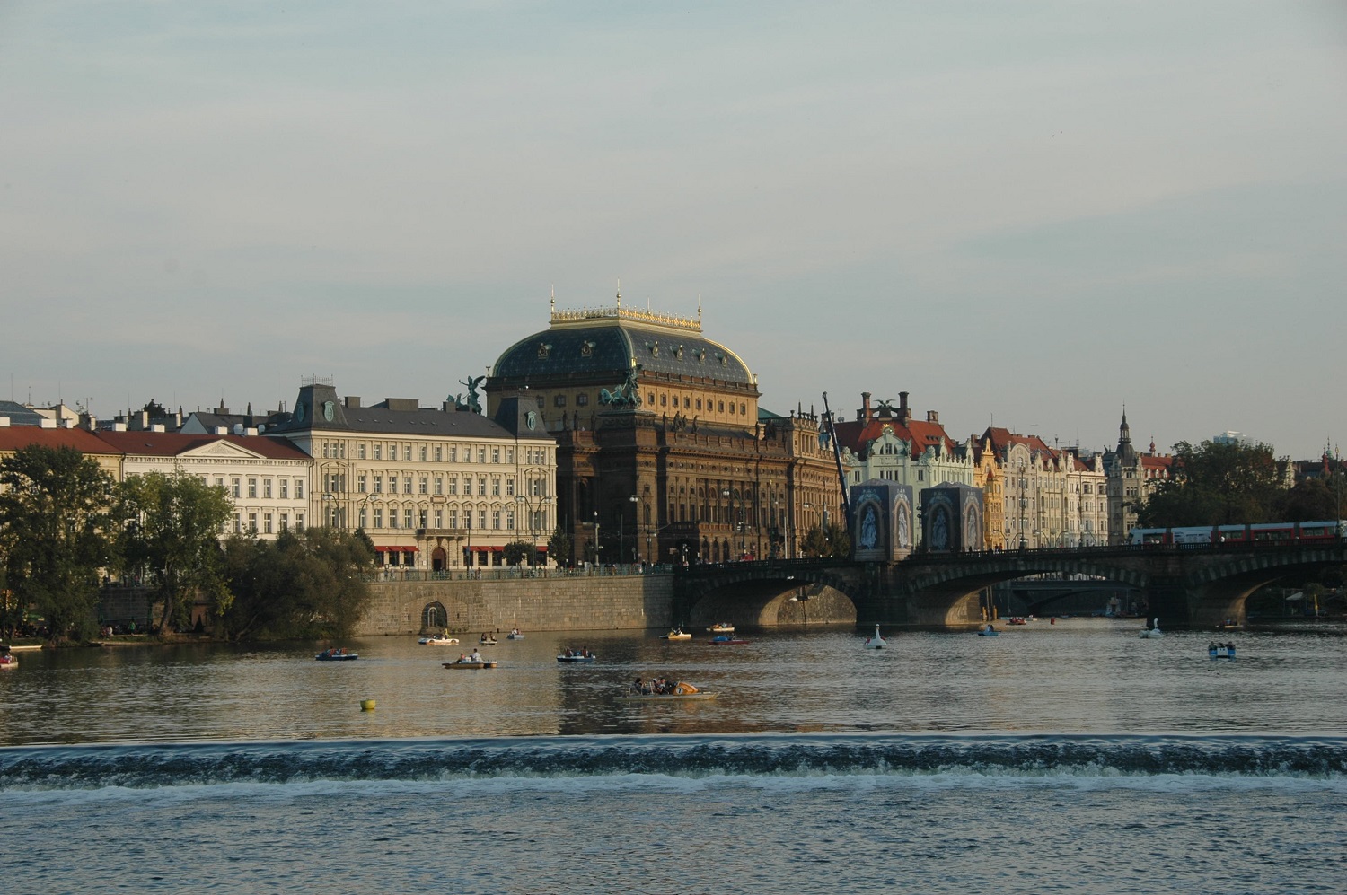panorama prawego brzegu stolicy Czech