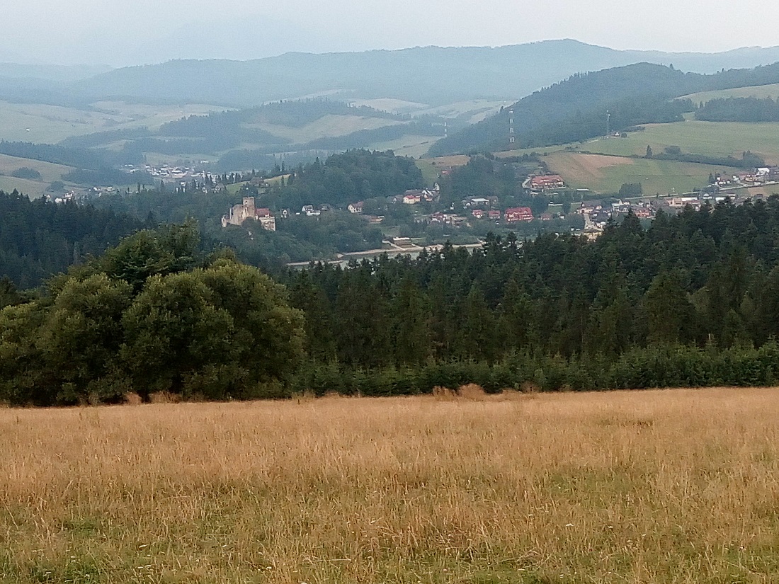 panorama z zamkiem w Niedzicy