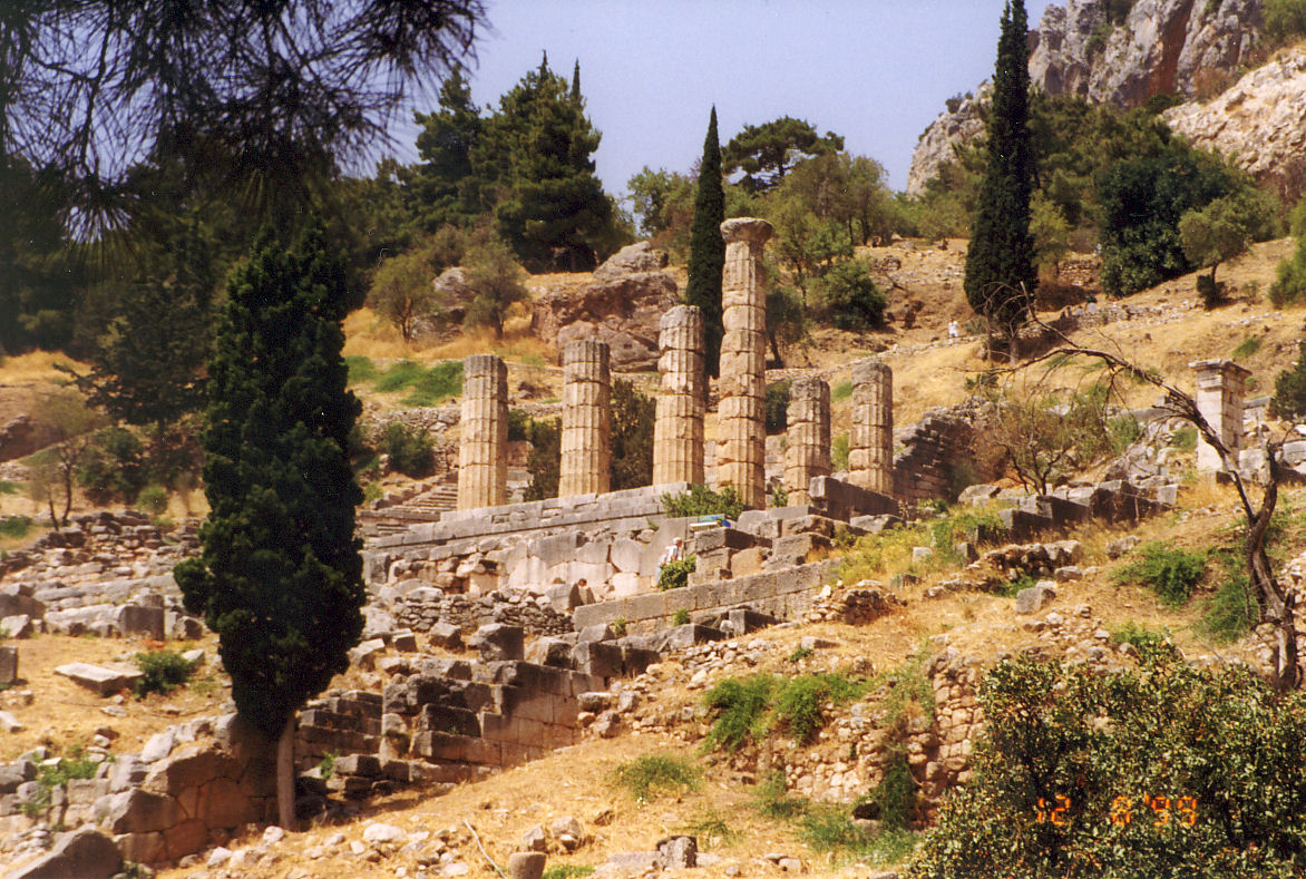 Delfy - ruiny świątyni Apollina