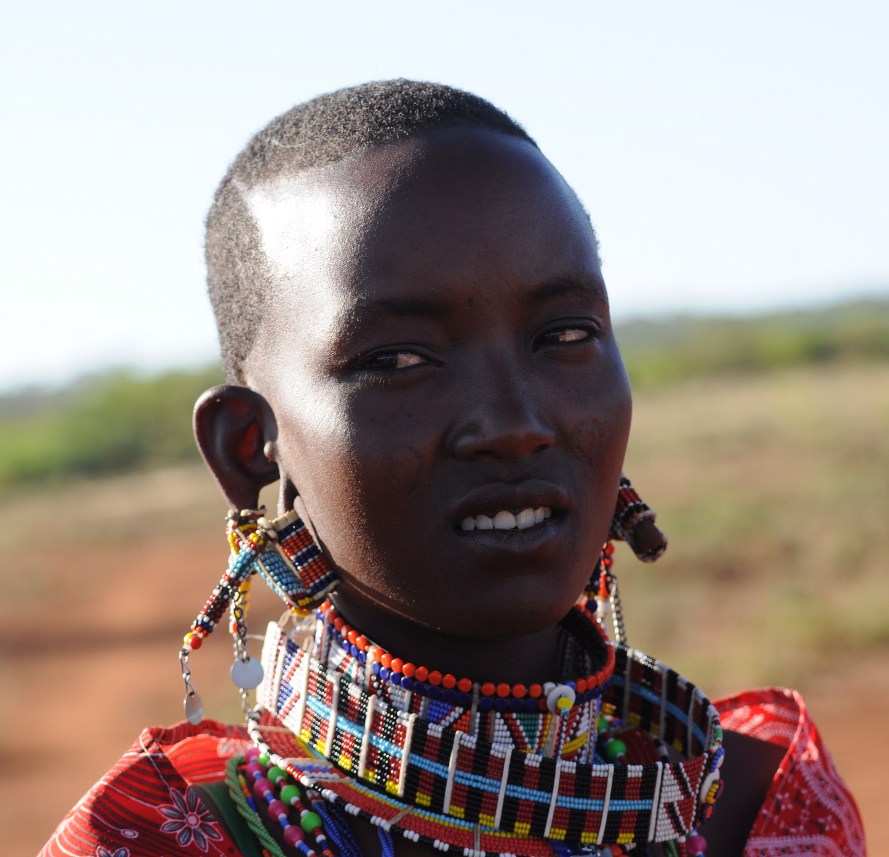 fotografia modelki masajskiej -wspaniałe kolczyki