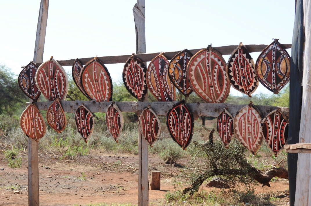 dzieła sztuki masajskiej - tarcze