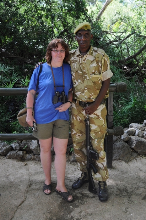 Ze strażnikiem w Mzima Springs - Kenia