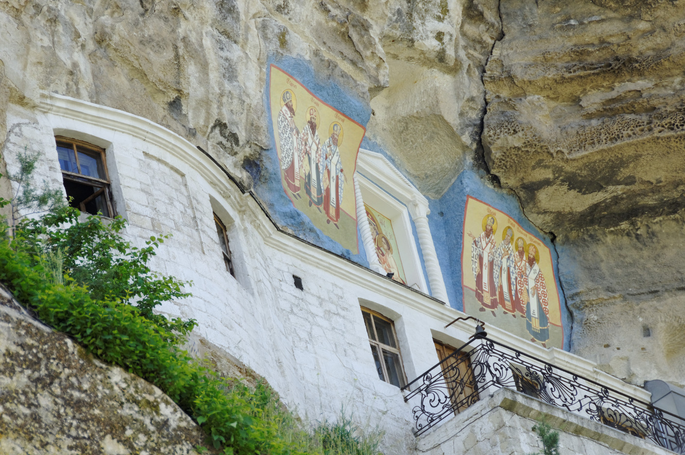 Monastyr Uspieński - malowidła skalne