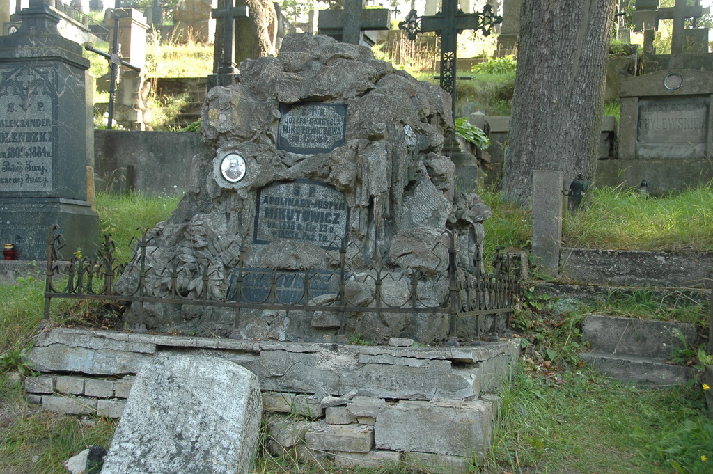 Zabytkowy cmentarz w Wilnie