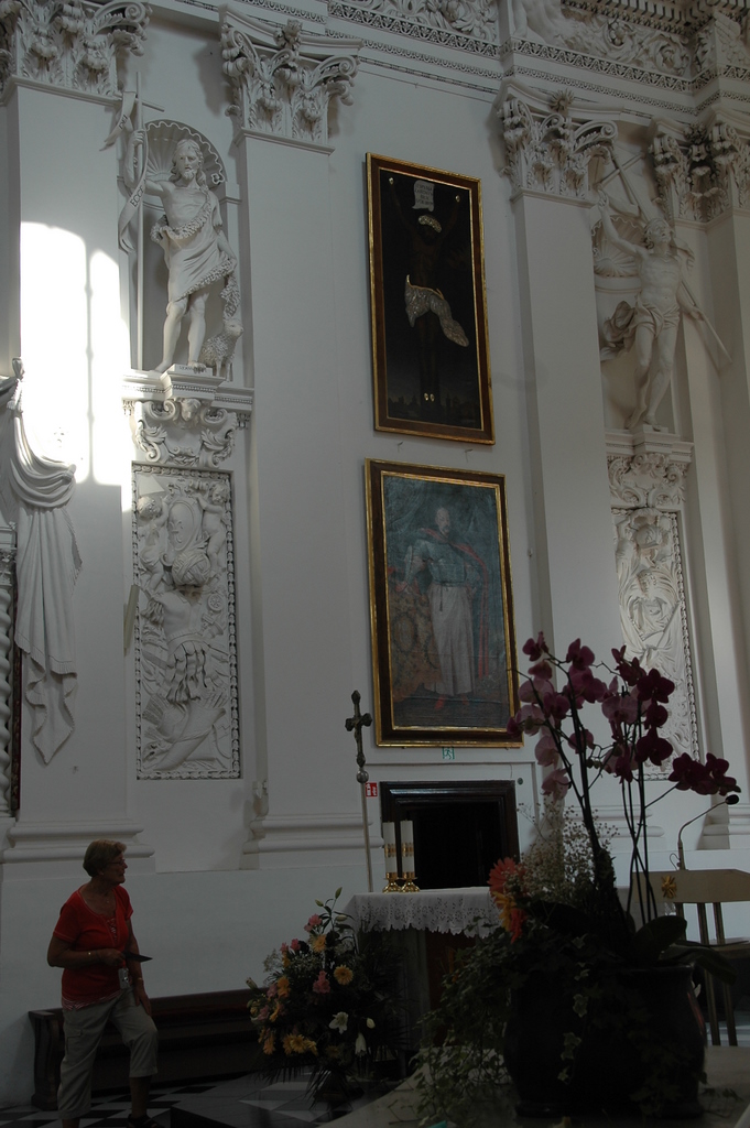 foto -ołtarz boczny kościóła św. Piotra i Pawła