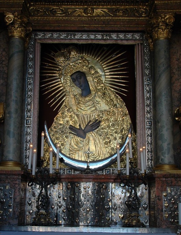 zdjęcie obrazu Matki Boskiej Ostrobramskiej