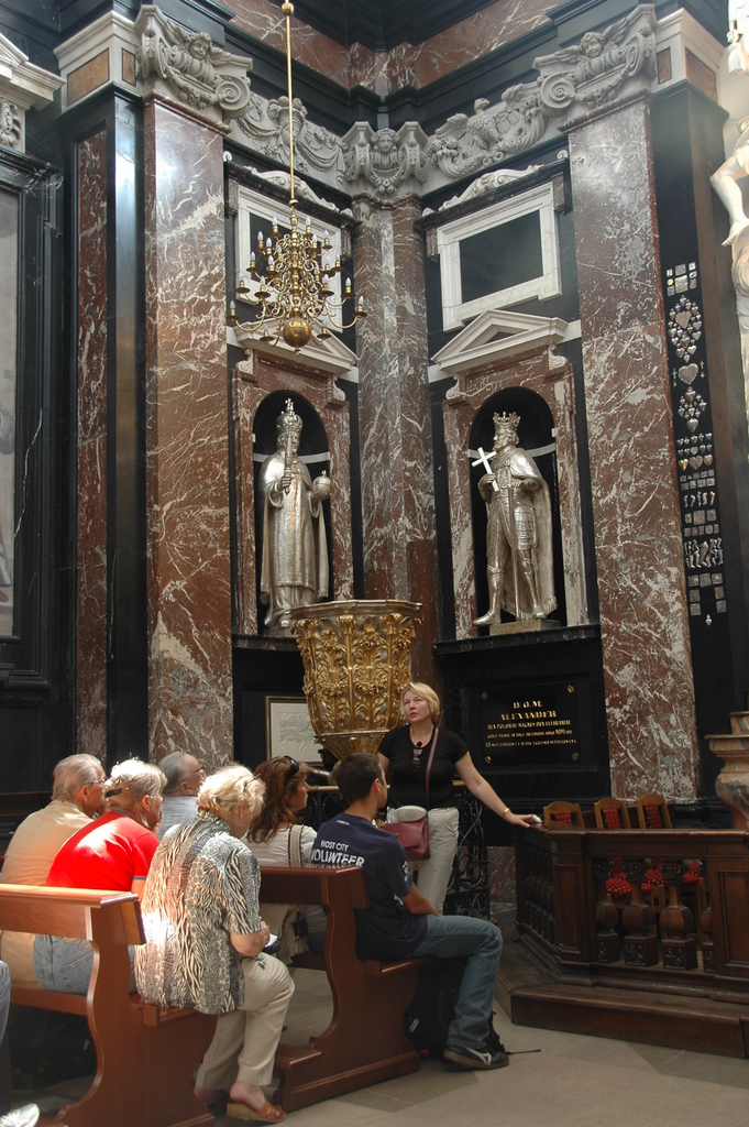 Ściany boczne kaplicy św. Kazimierza