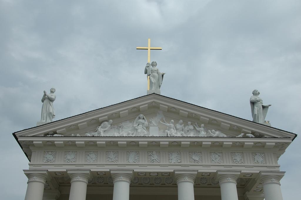 Tympanon katedry św. Stanisława