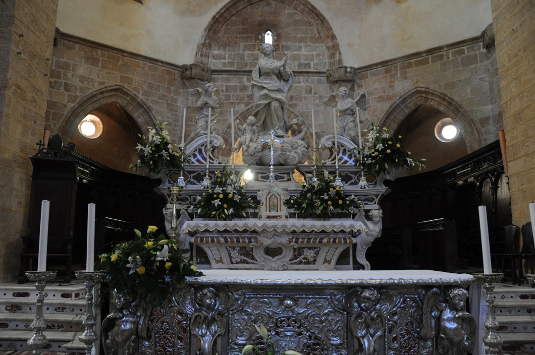 ołatrz w katedrze w Alghero