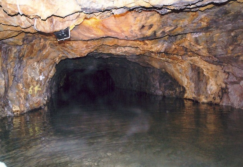 tunel z wodą